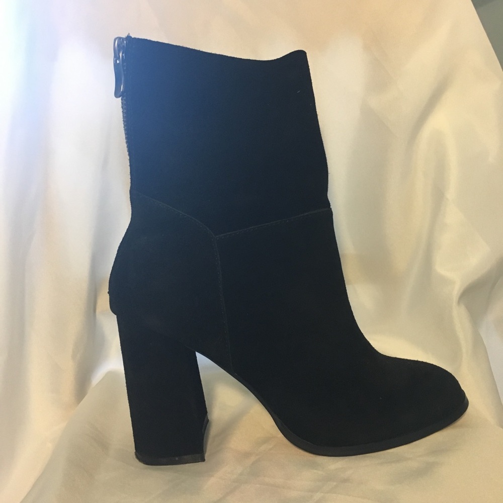 Chinese Laundry Classic Heeled Black Suede Booties